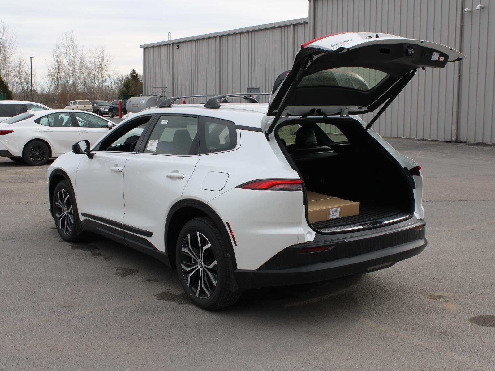 View vehicle photo 7