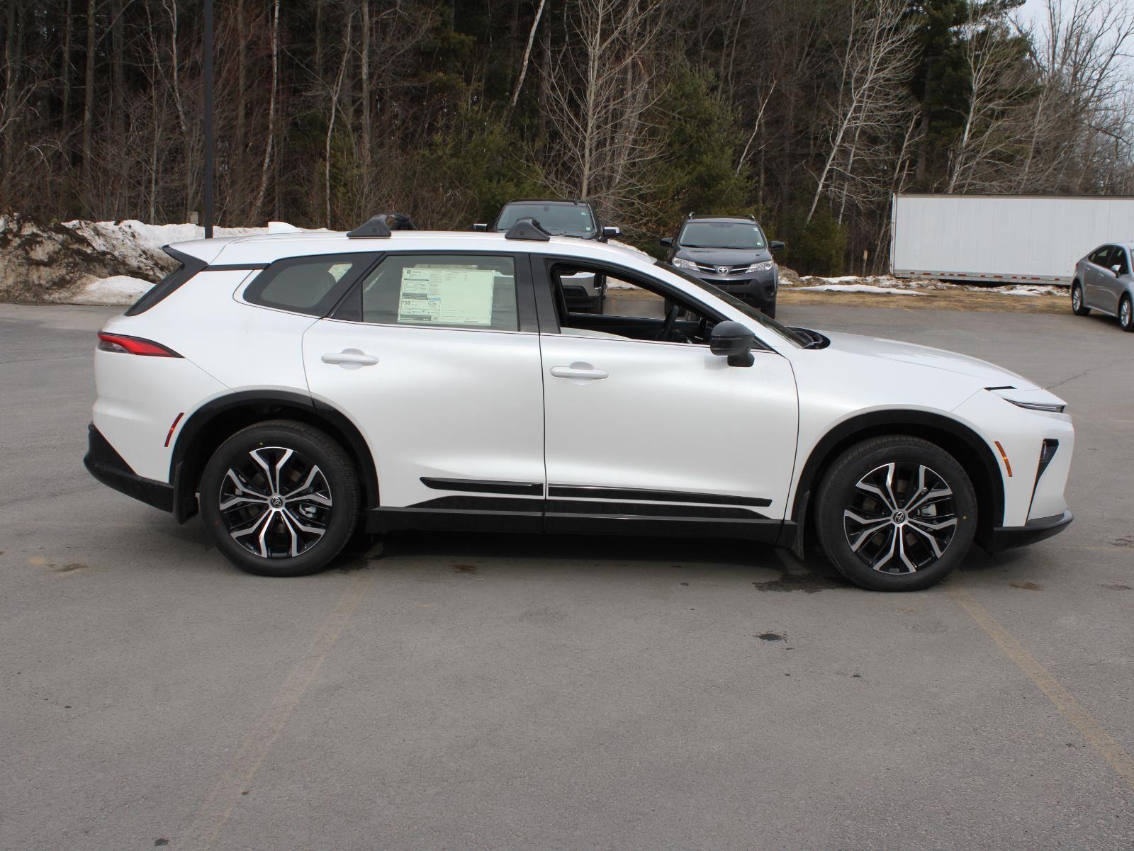 View vehicle photo 4