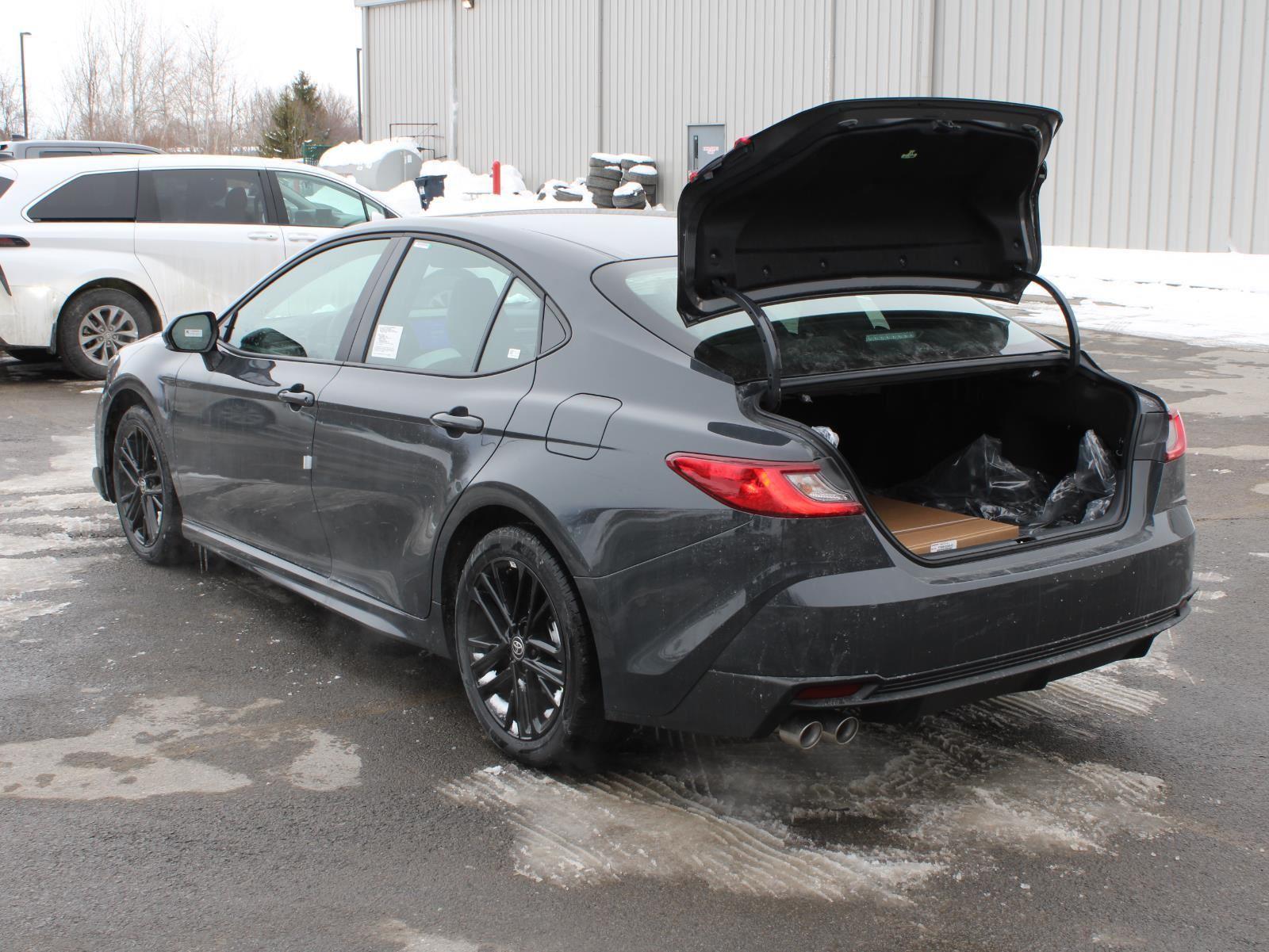 View vehicle photo 7