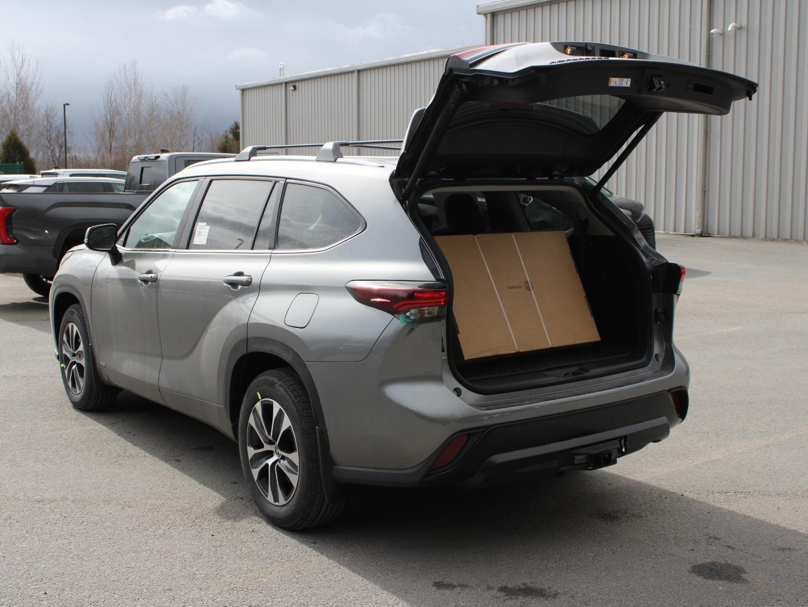 View vehicle photo 7