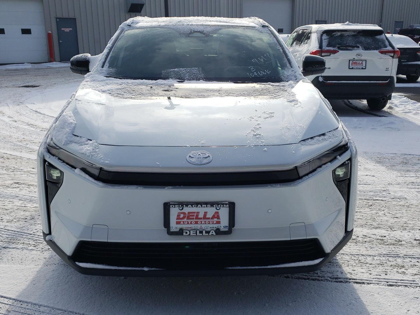 View vehicle photo 3