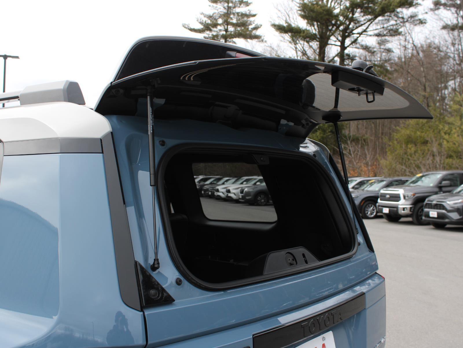 View vehicle photo 7