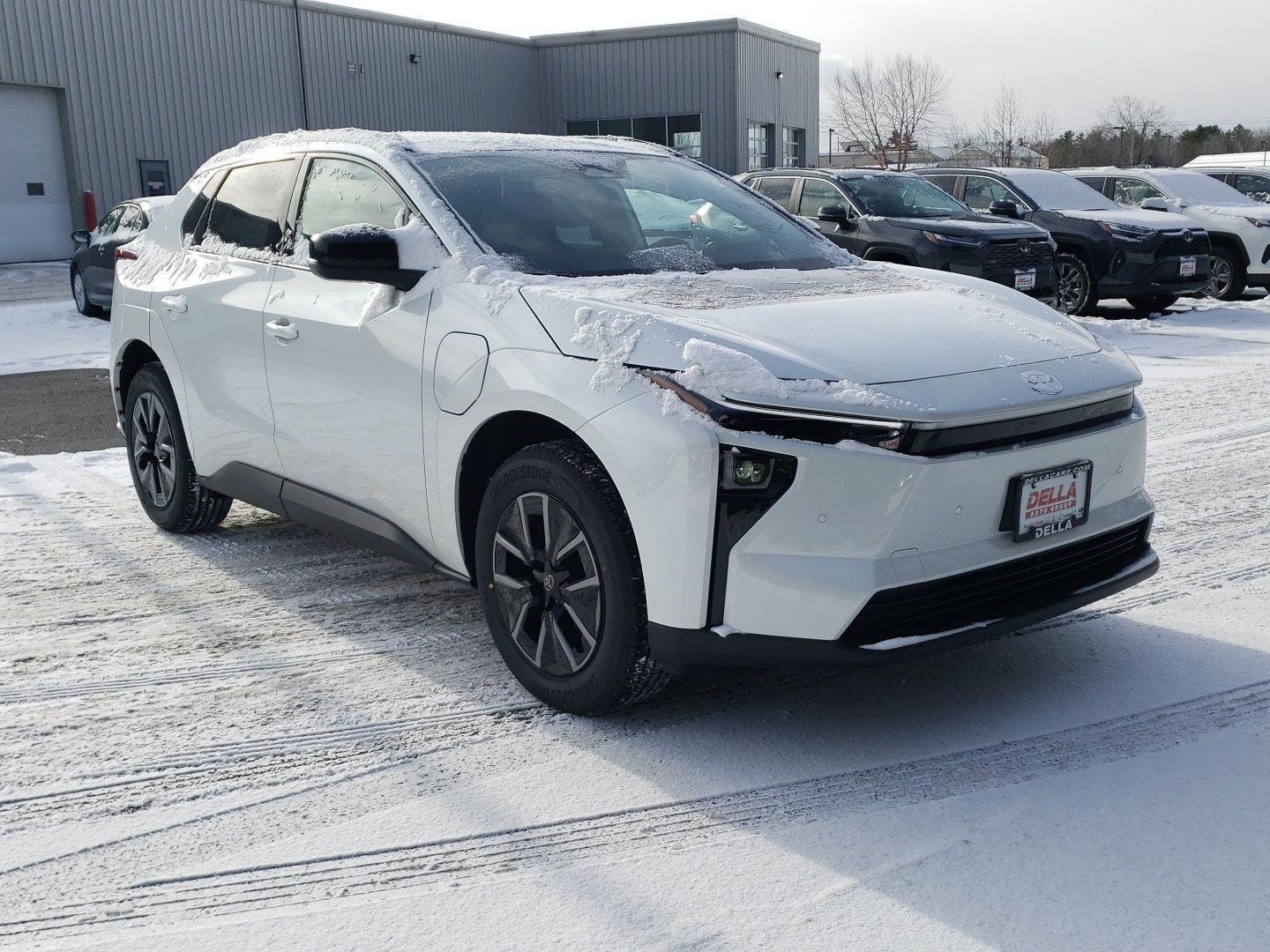 View vehicle photo 4