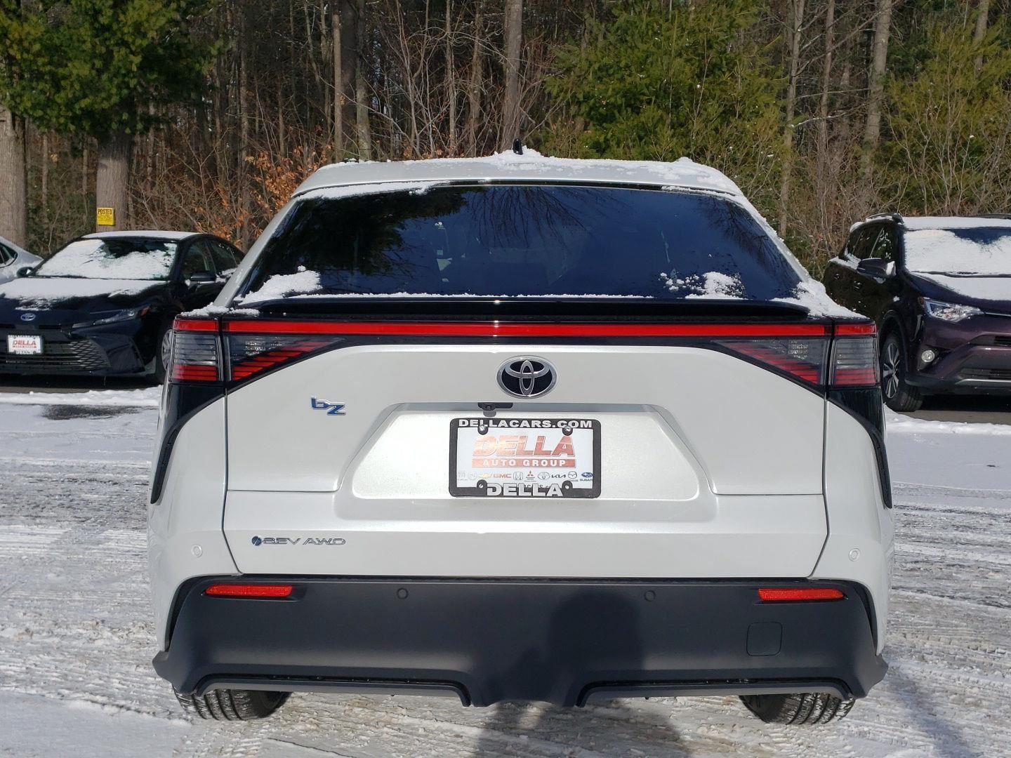 View vehicle photo 6