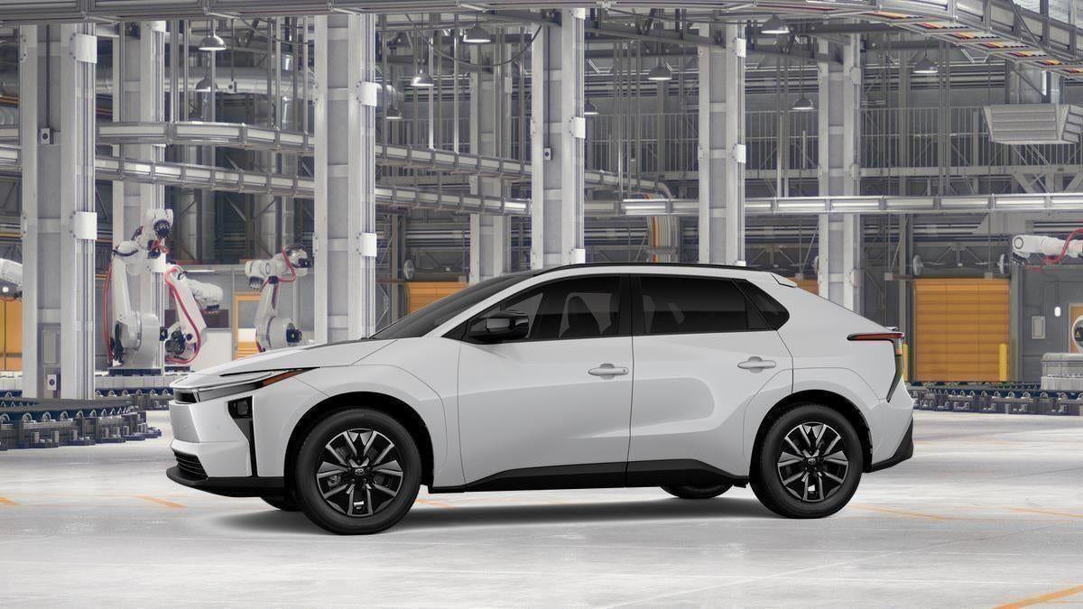 View vehicle photo 3