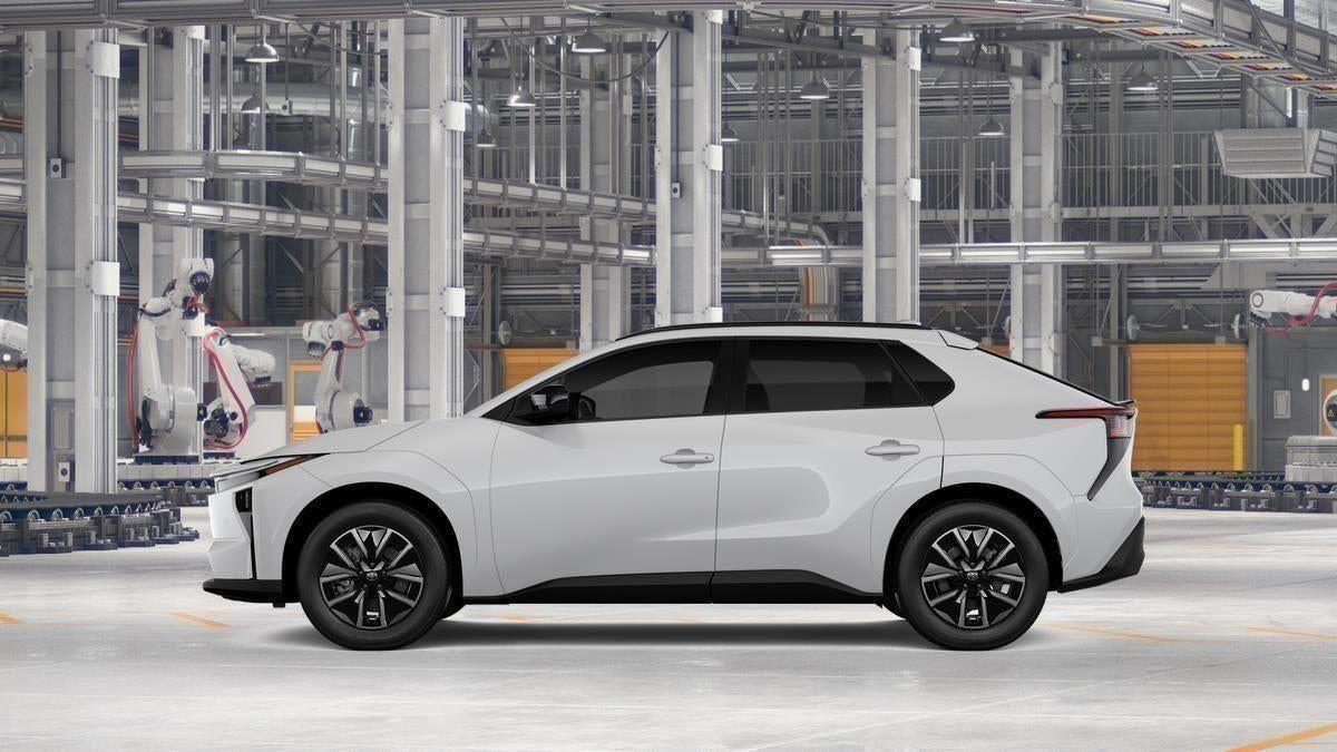 View vehicle photo 4