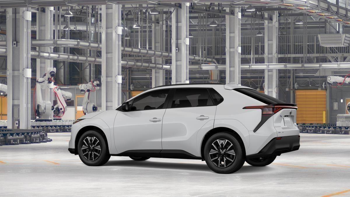 View vehicle photo 5