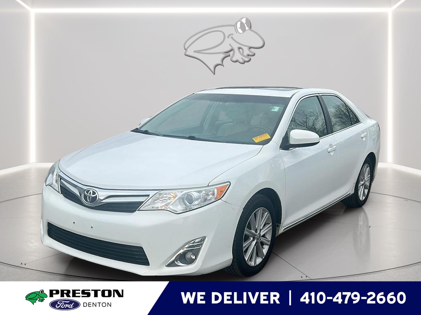 Super White 2014 Toyota Camry XLE V6 Sedan Front-Wheel Drive Automatic