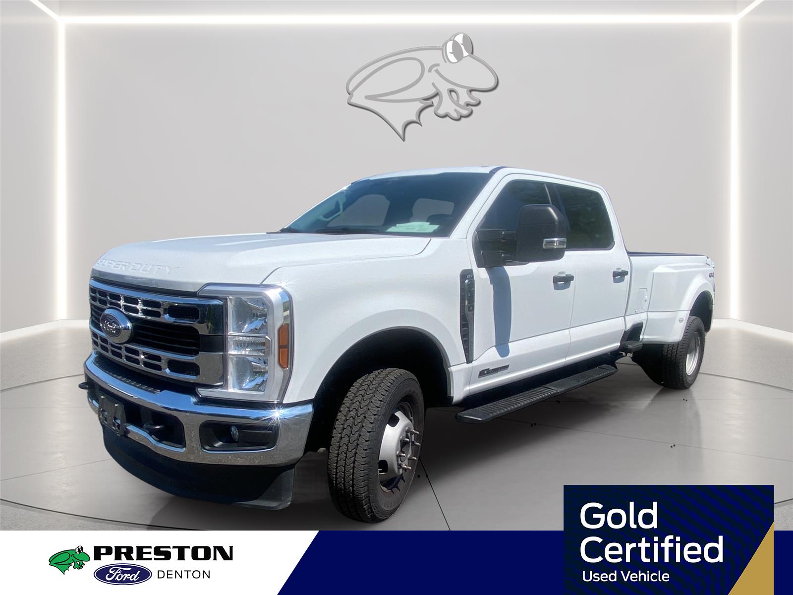 Oxford White 2025 Ford F-350 Super Duty Pickup Truck Four-Wheel Drive Automatic