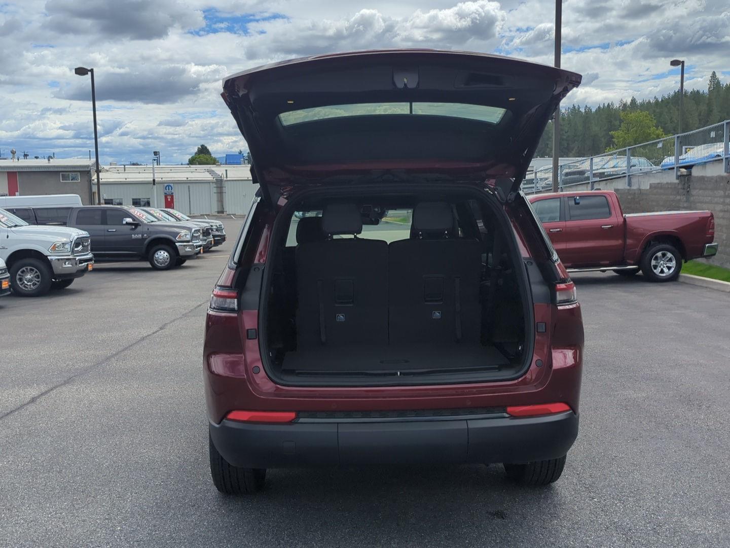 View vehicle photo 6