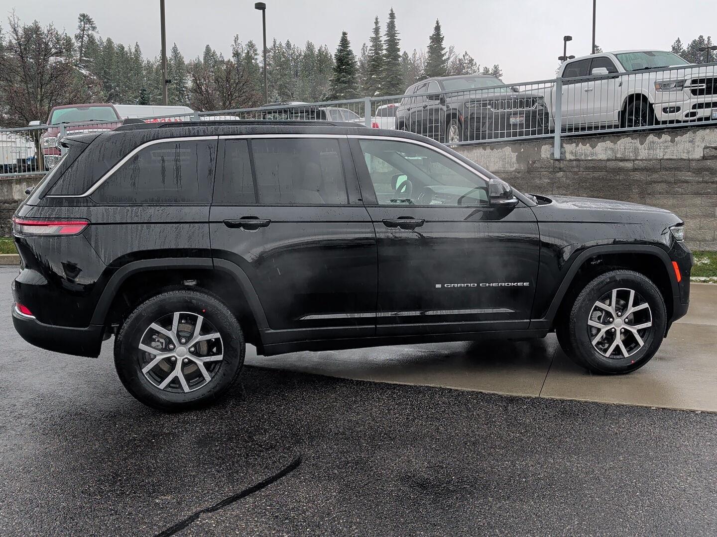 View vehicle photo 5