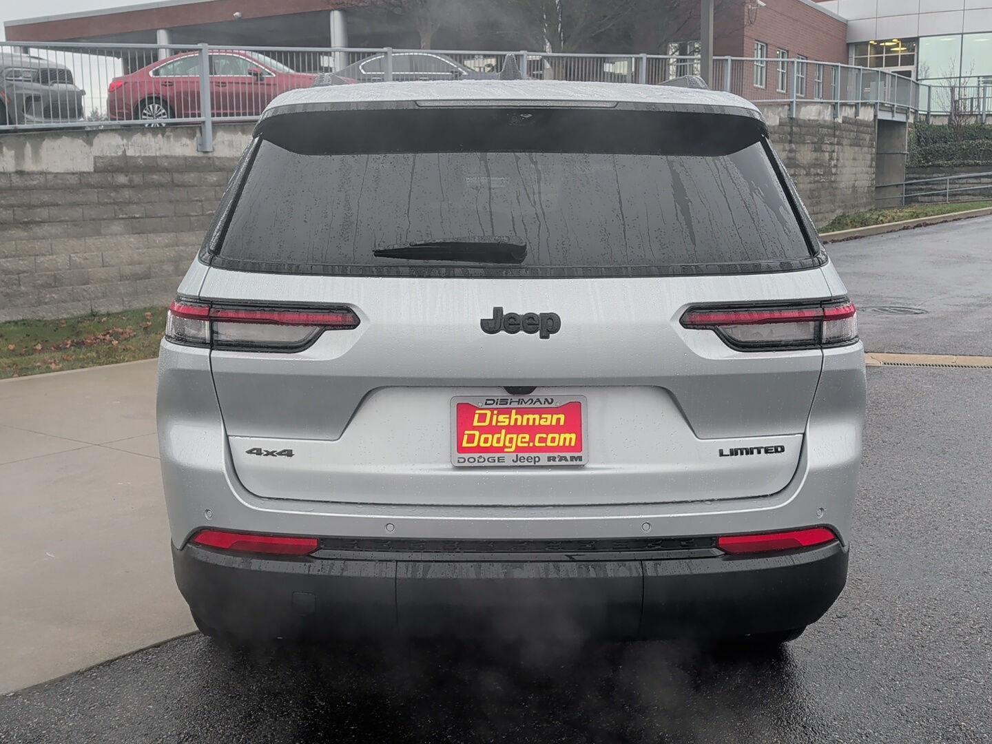 View vehicle photo 4