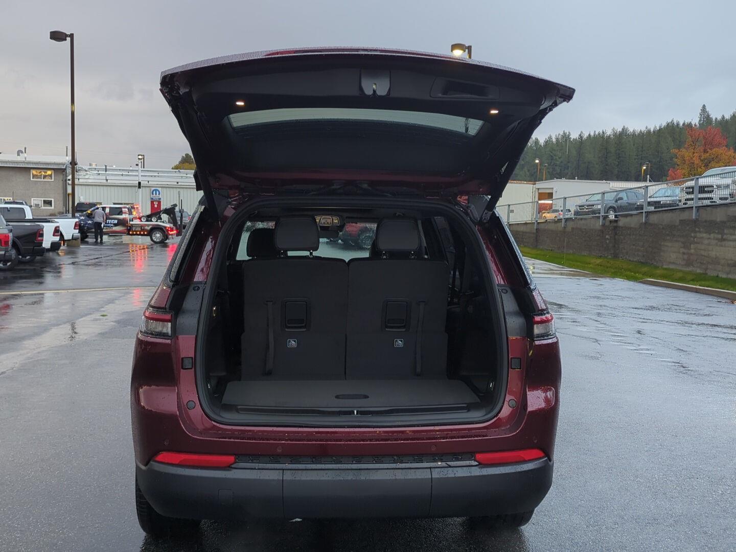 View vehicle photo 6