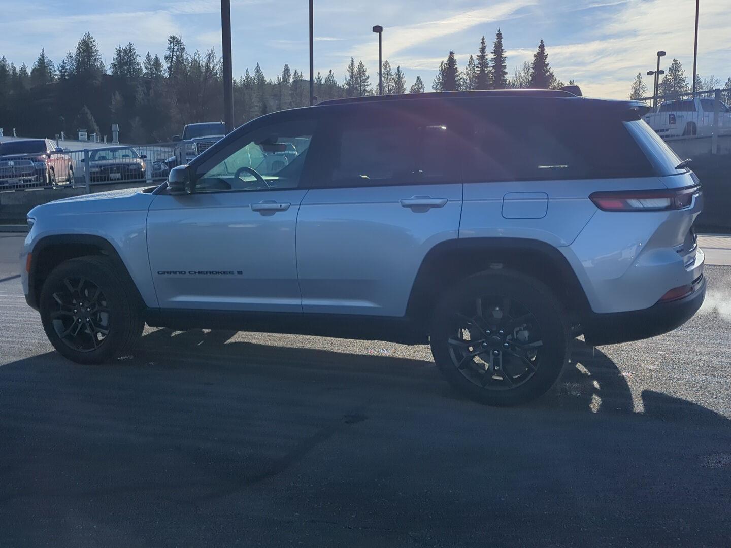 View vehicle photo 4