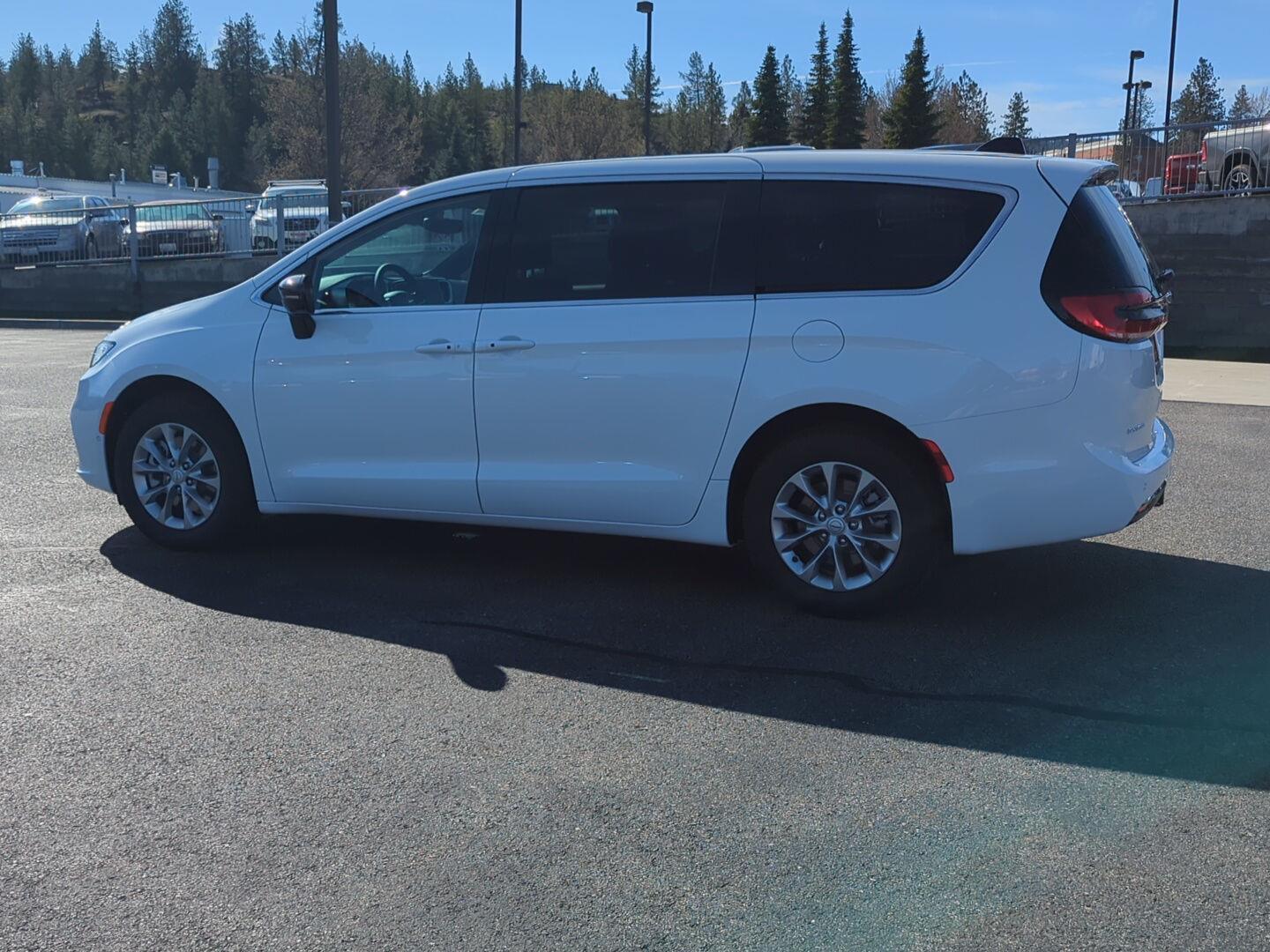 View vehicle photo 4