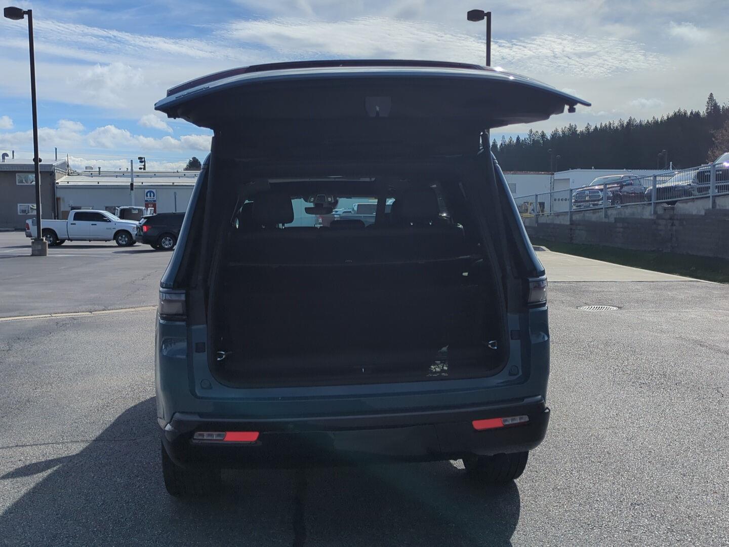 View vehicle photo 6