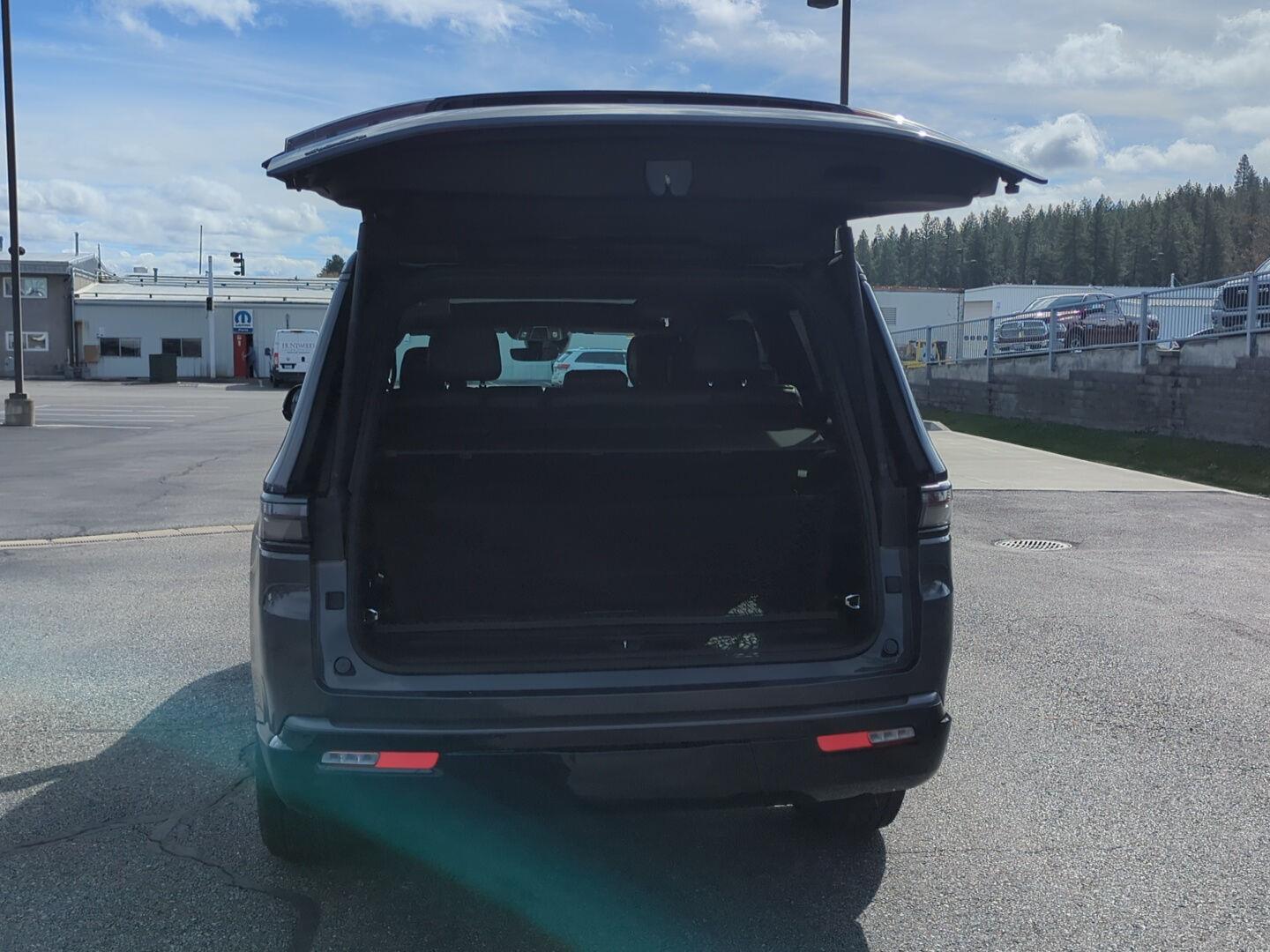 View vehicle photo 6