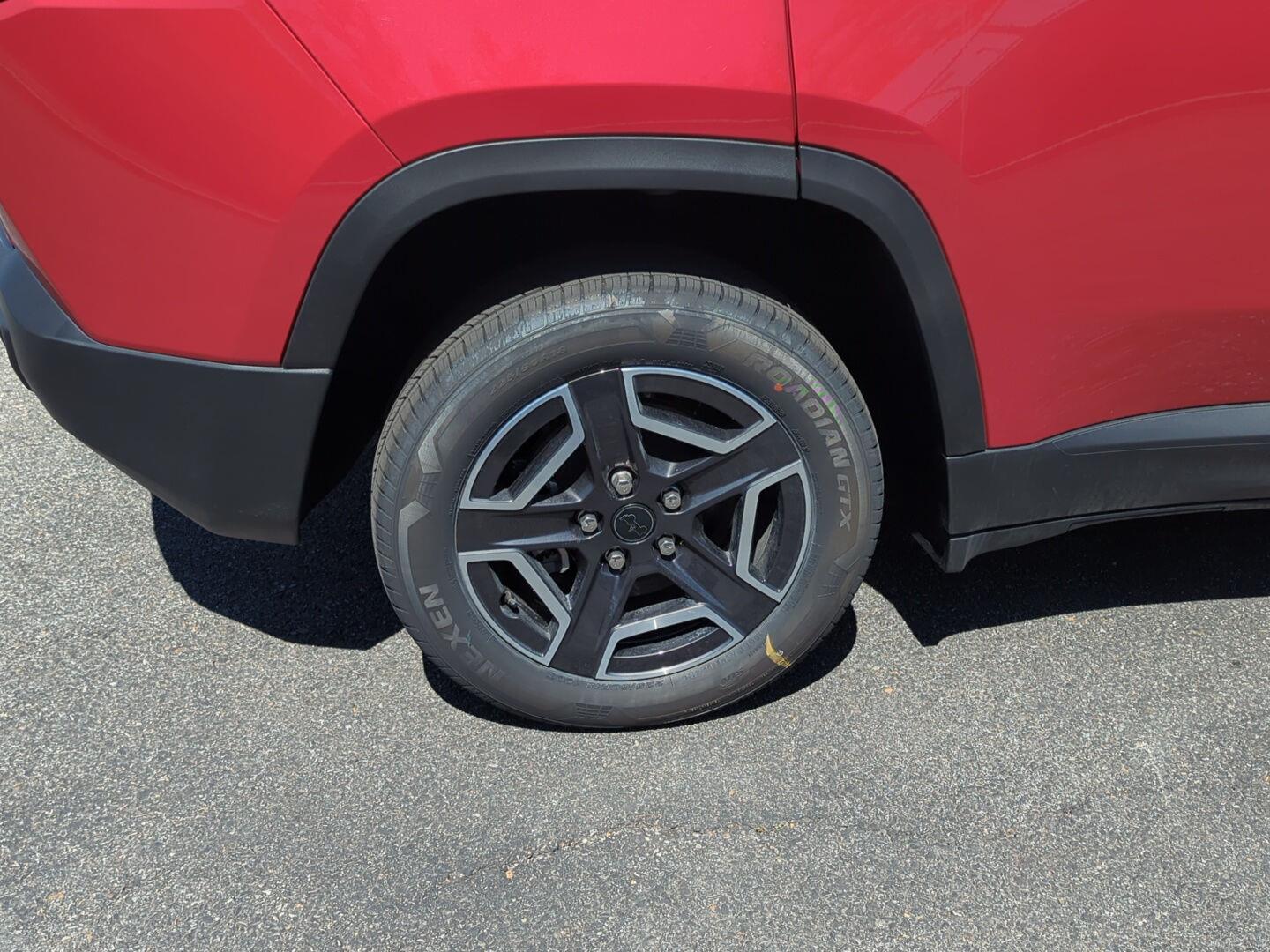 View vehicle photo 7
