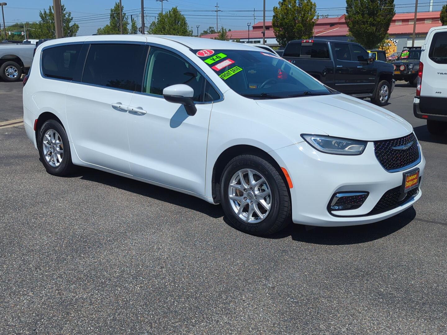  2023 Chrysler Pacifica Touring L FWD   