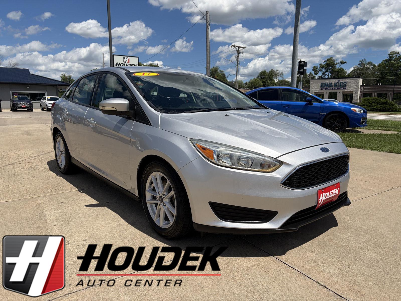 Ruby Red Metallic Tinted Clearcoat 2017 Ford Focus SE Sedan Front-Wheel Drive 6-Speed Manual