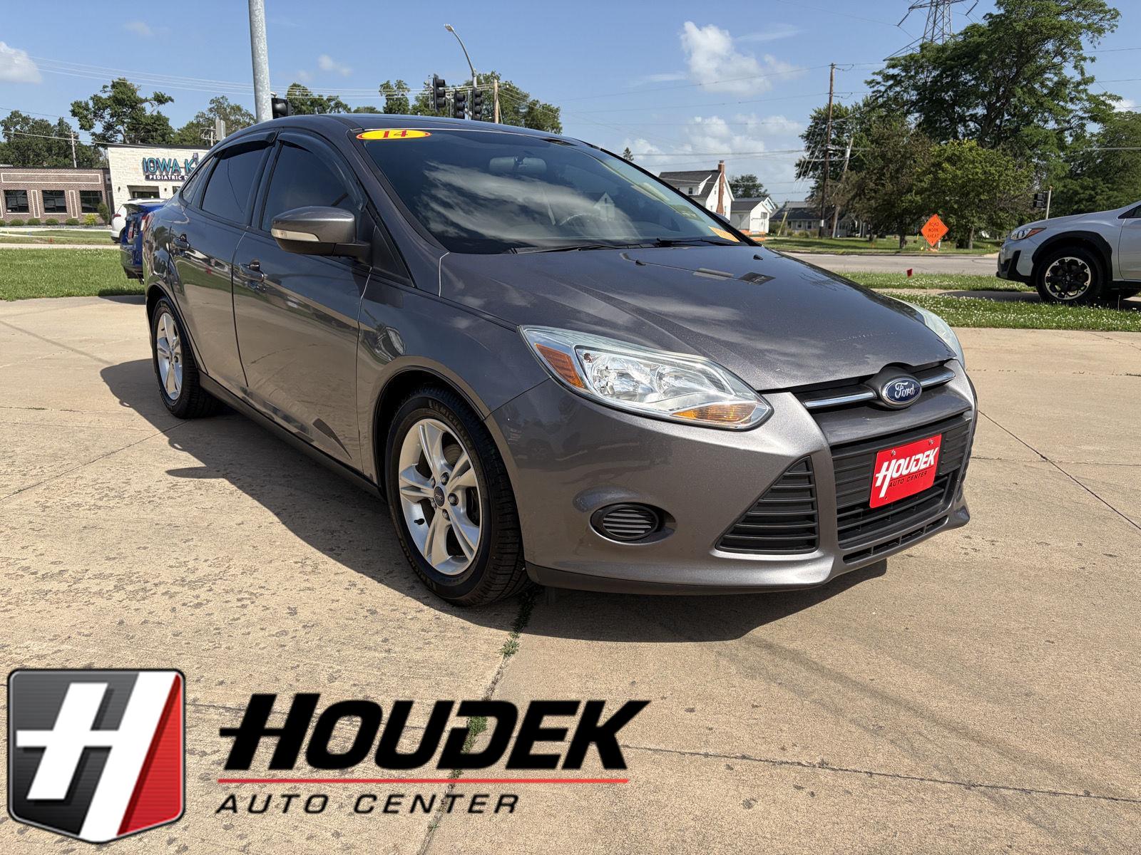 Sterling Gray Metallic 2014 Ford Focus Sedan Front-Wheel Drive 5-Speed Manual