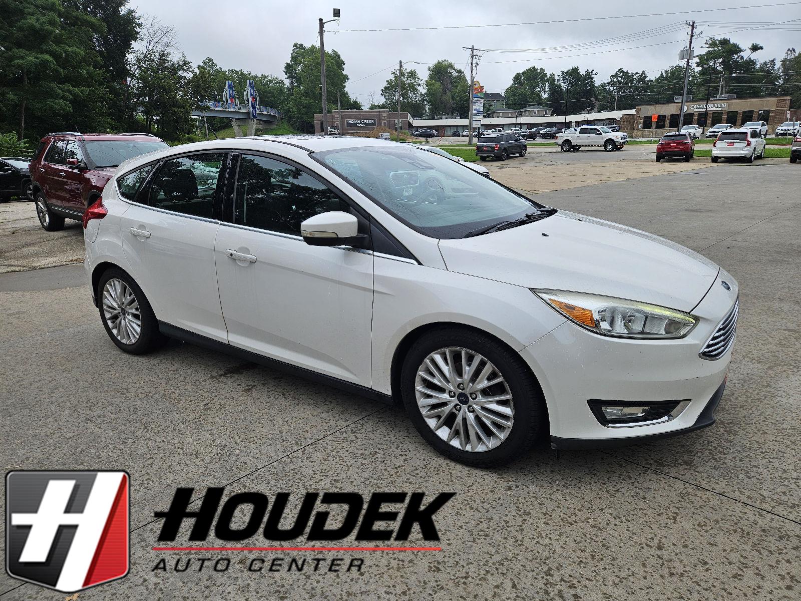 Sterling Gray Metallic 2014 Ford Focus Hatchback Front-Wheel Drive 6-Speed Automatic