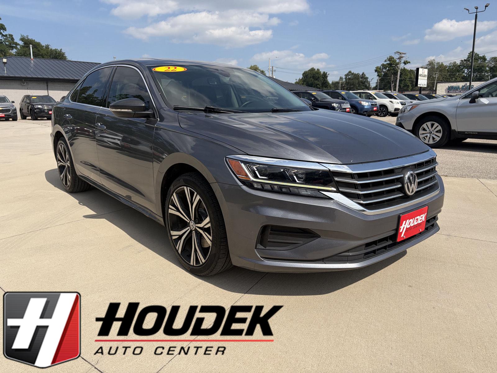 Platinum Gray Metallic 2022 Volkswagen Passat Sedan Front-Wheel Drive Automatic