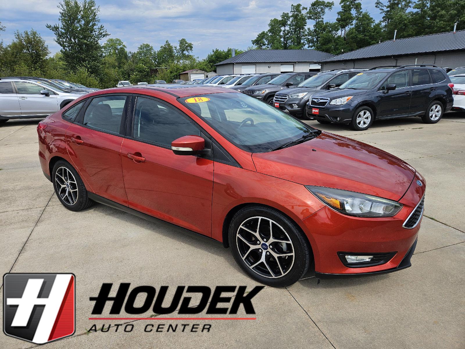 Hot Pepper Red Metallic Tinted Clearcoat 2018 Ford Focus Sedan Front-Wheel Drive 6-Speed Automatic