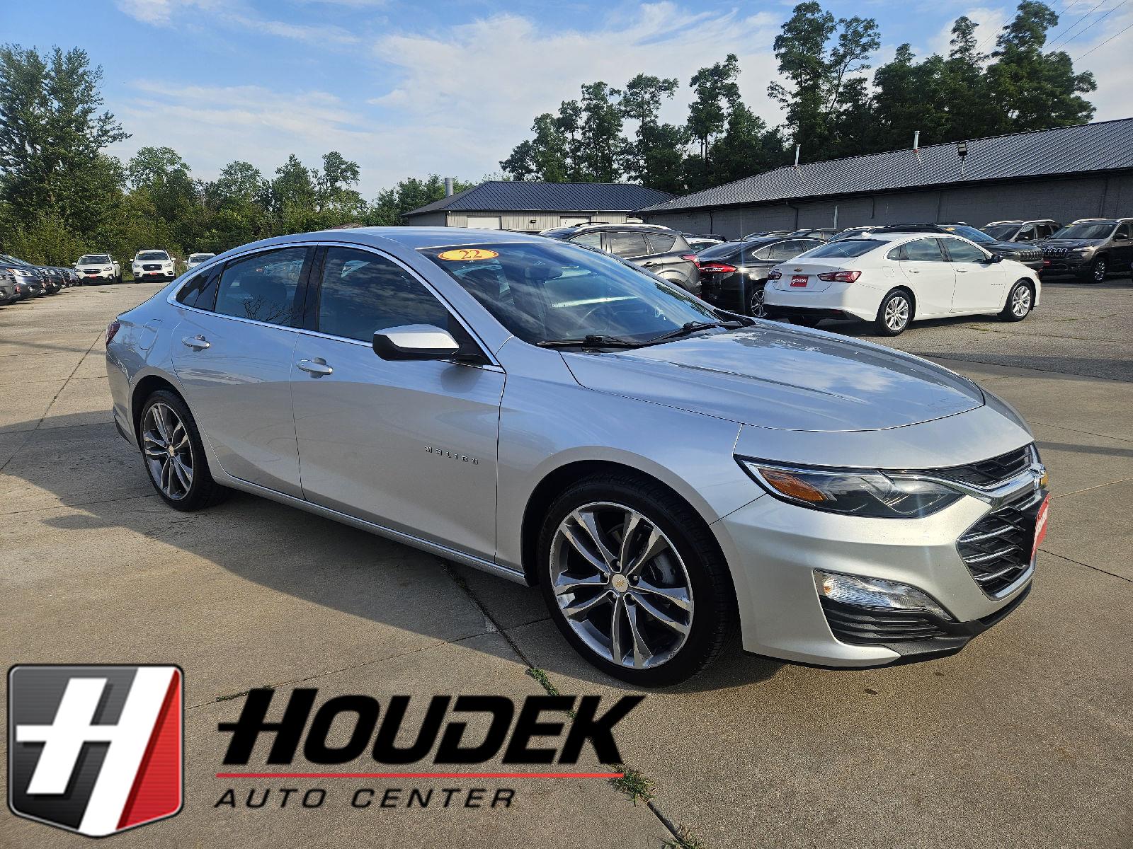Silver Ice Metallic 2022 Chevrolet Malibu Sedan Front-Wheel Drive Continuously Variable Transmission