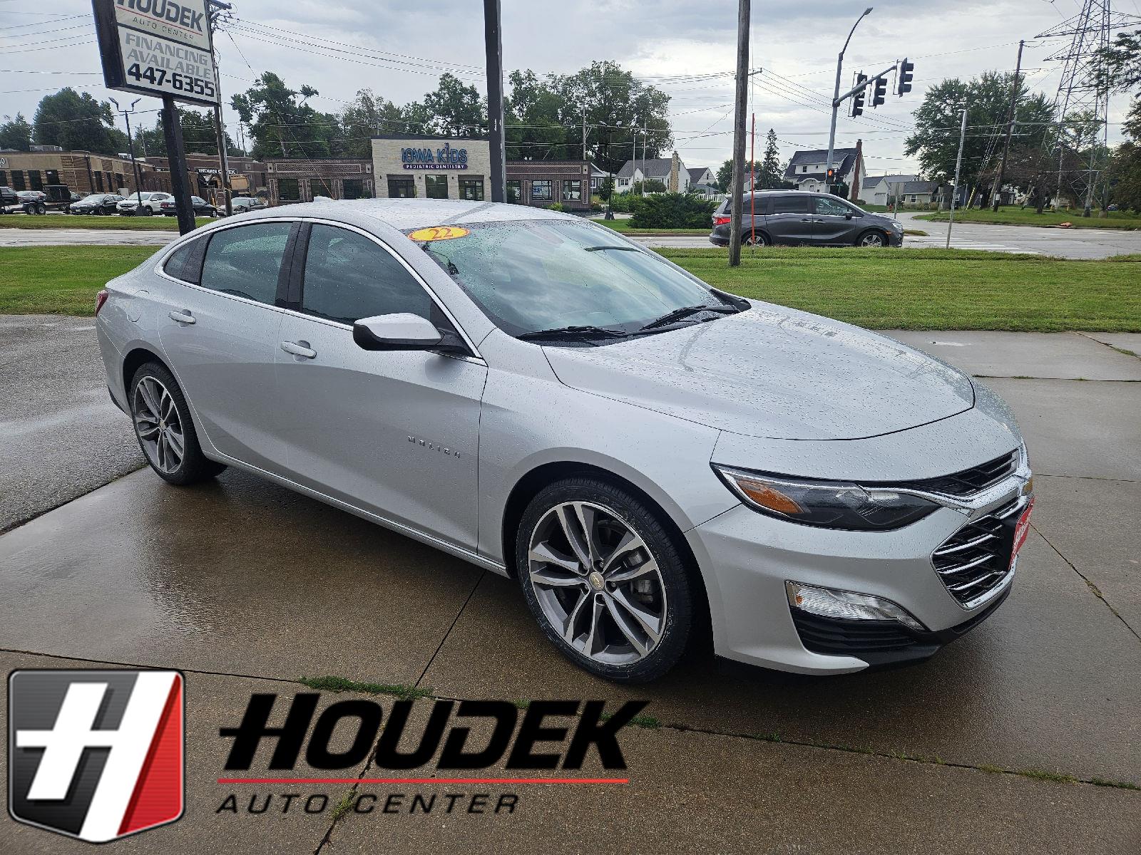 Silver Ice Metallic 2022 Chevrolet Malibu Sedan Front-Wheel Drive Continuously Variable Transmission