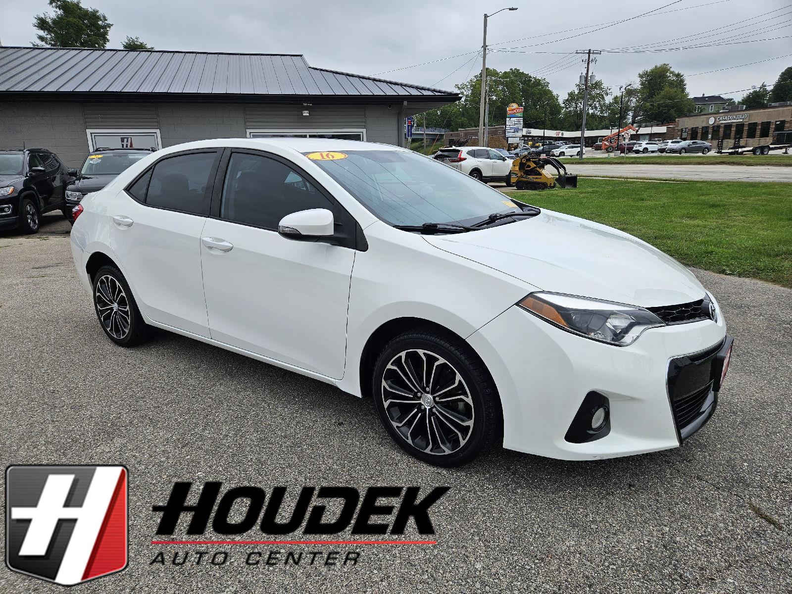 Super White 2016 Toyota Corolla Sedan Front-Wheel Drive Automatic
