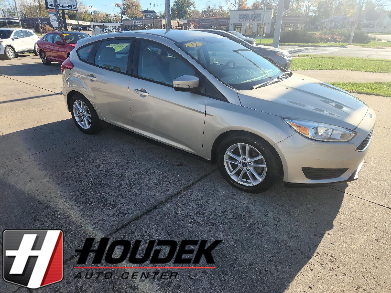 Ruby Red Metallic Tinted Clearcoat 2017 Ford Focus Hatchback Front-Wheel Drive 6-Speed Automatic