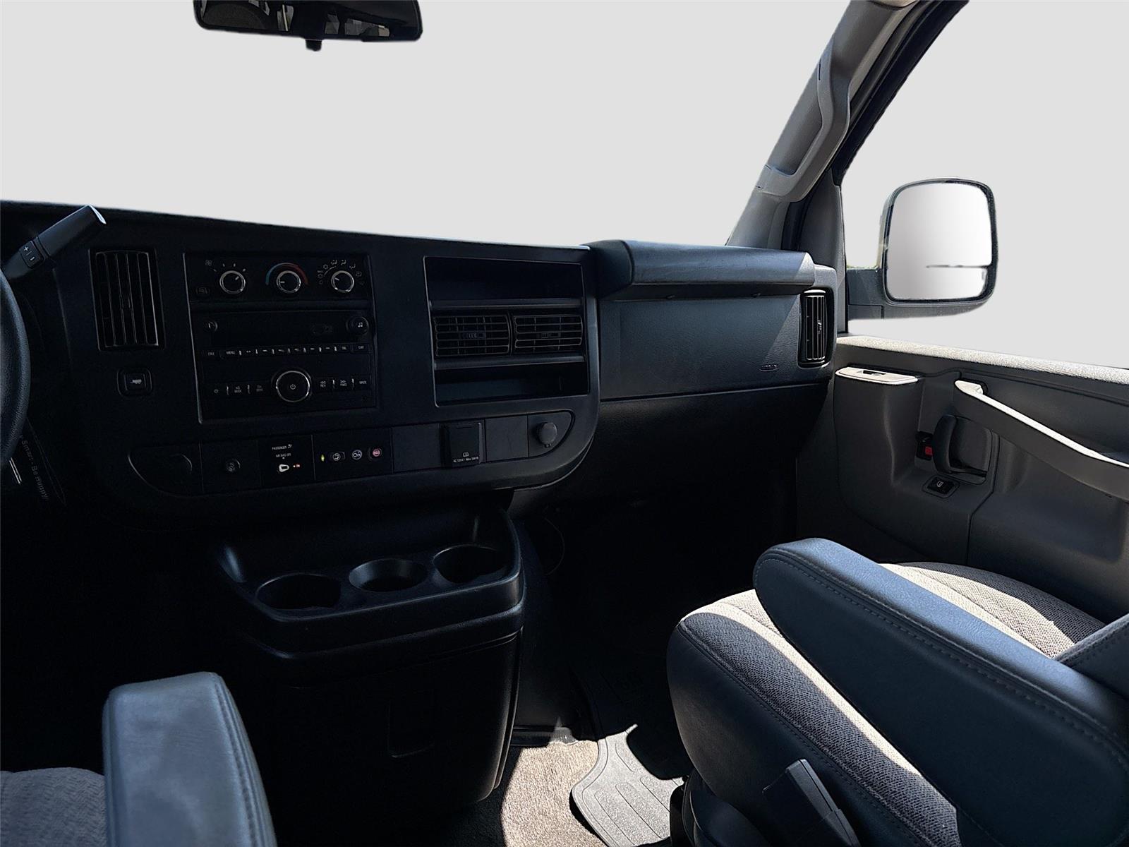 2018 Chevrolet Express Passenger LT