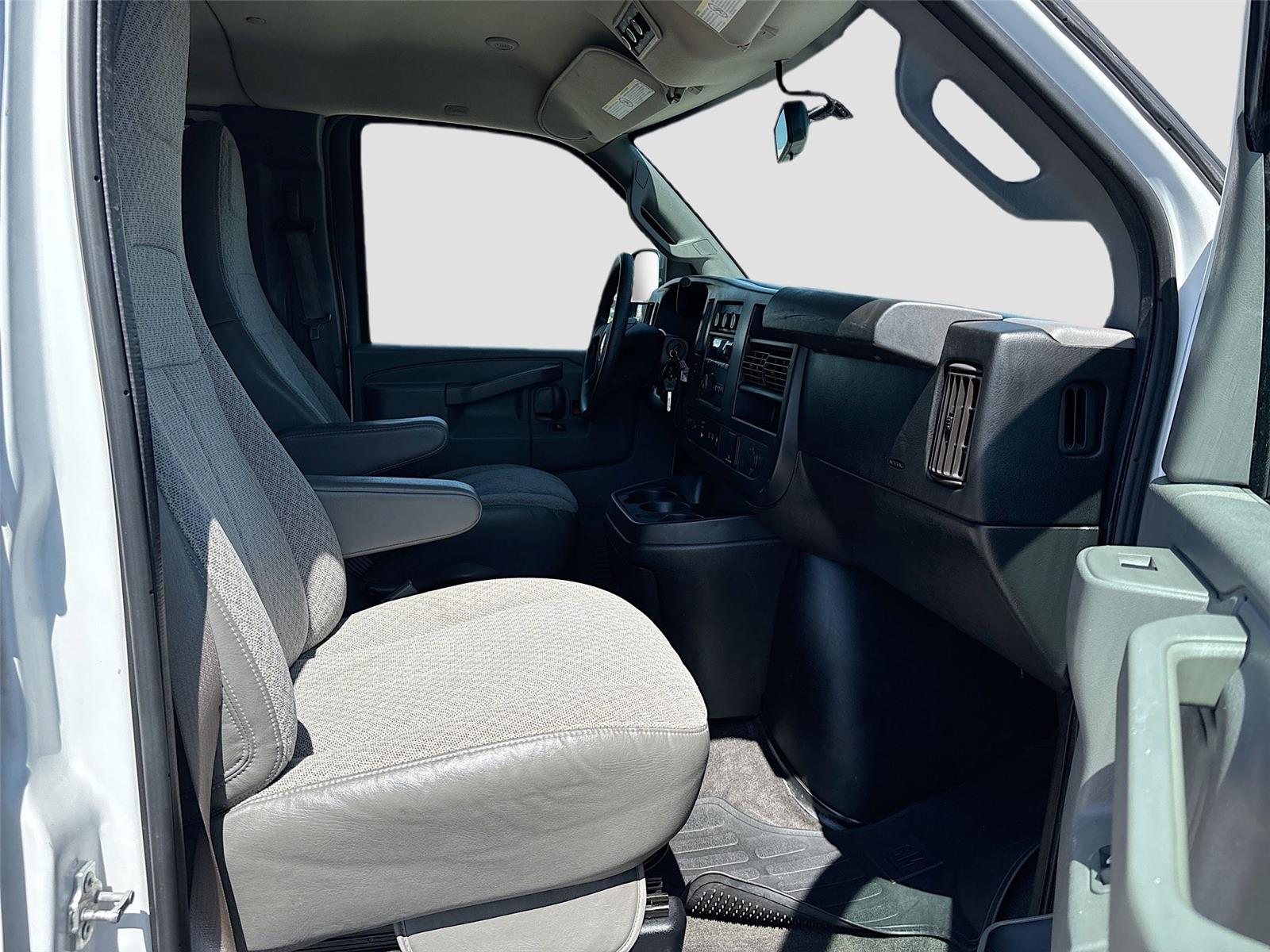 2018 Chevrolet Express Passenger LT