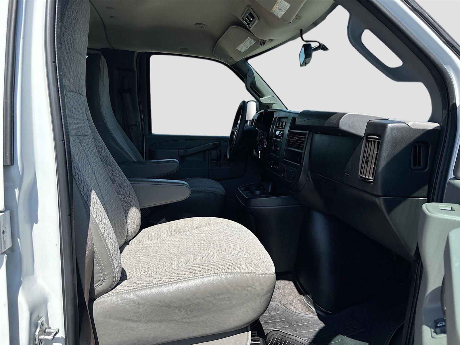 2018 Chevrolet Express Passenger LT