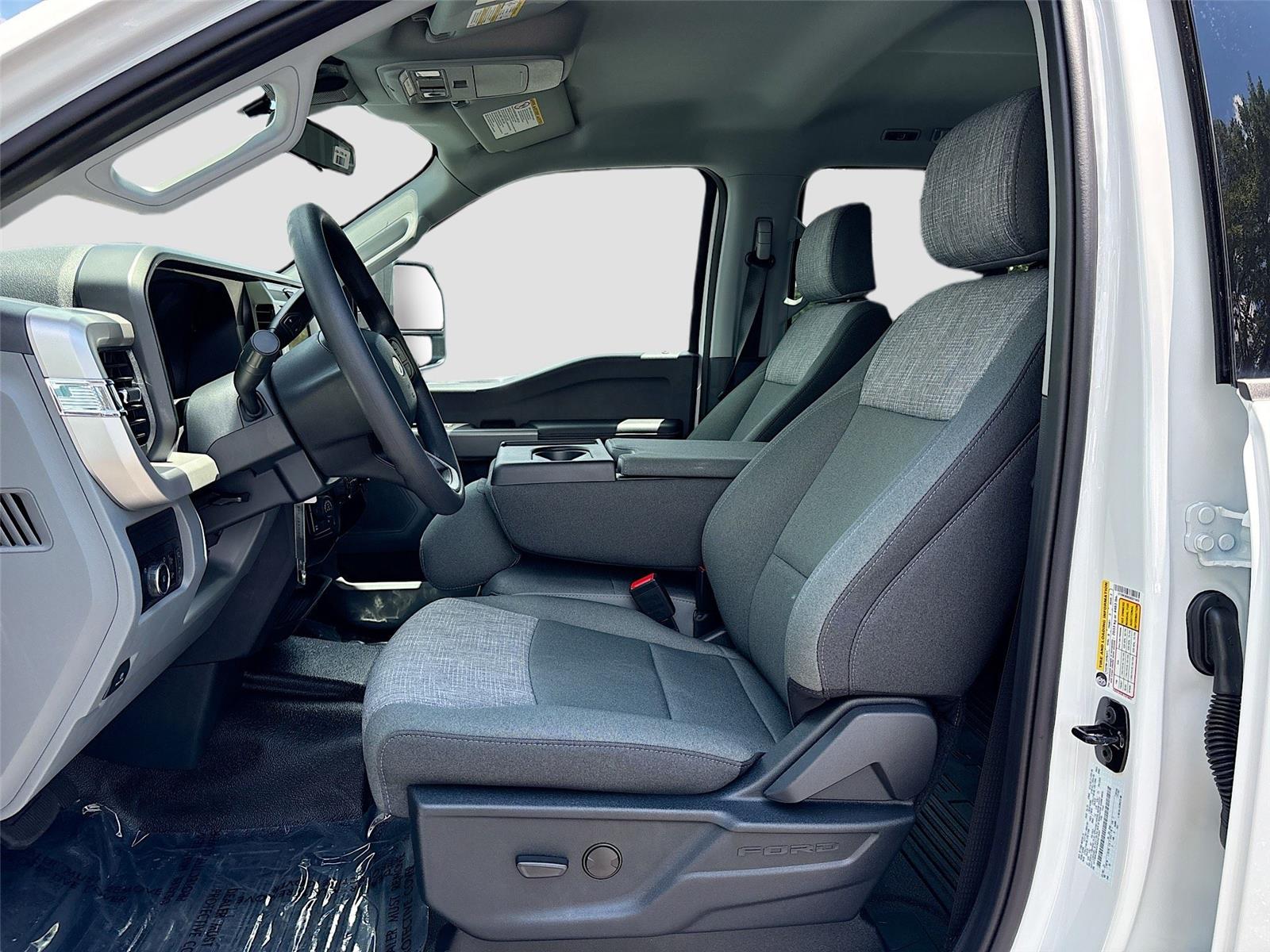 2025 Ford Super Duty F-350 SRW XLT