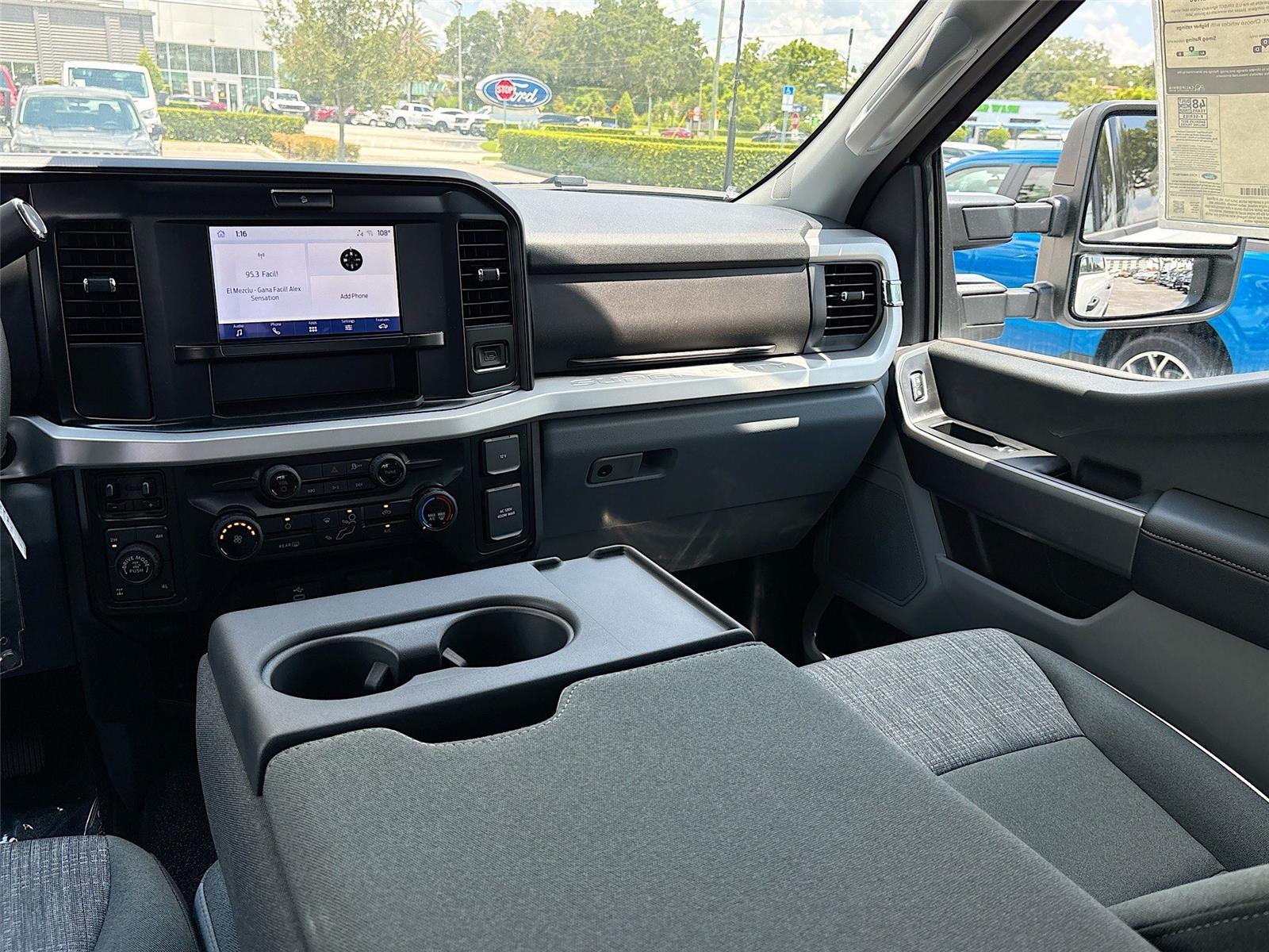 2025 Ford Super Duty F-350 SRW XLT