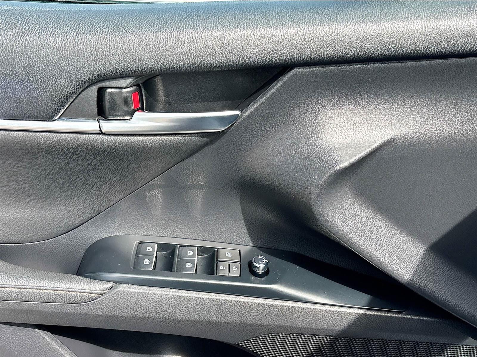 2019 Toyota Camry Hybrid XLE