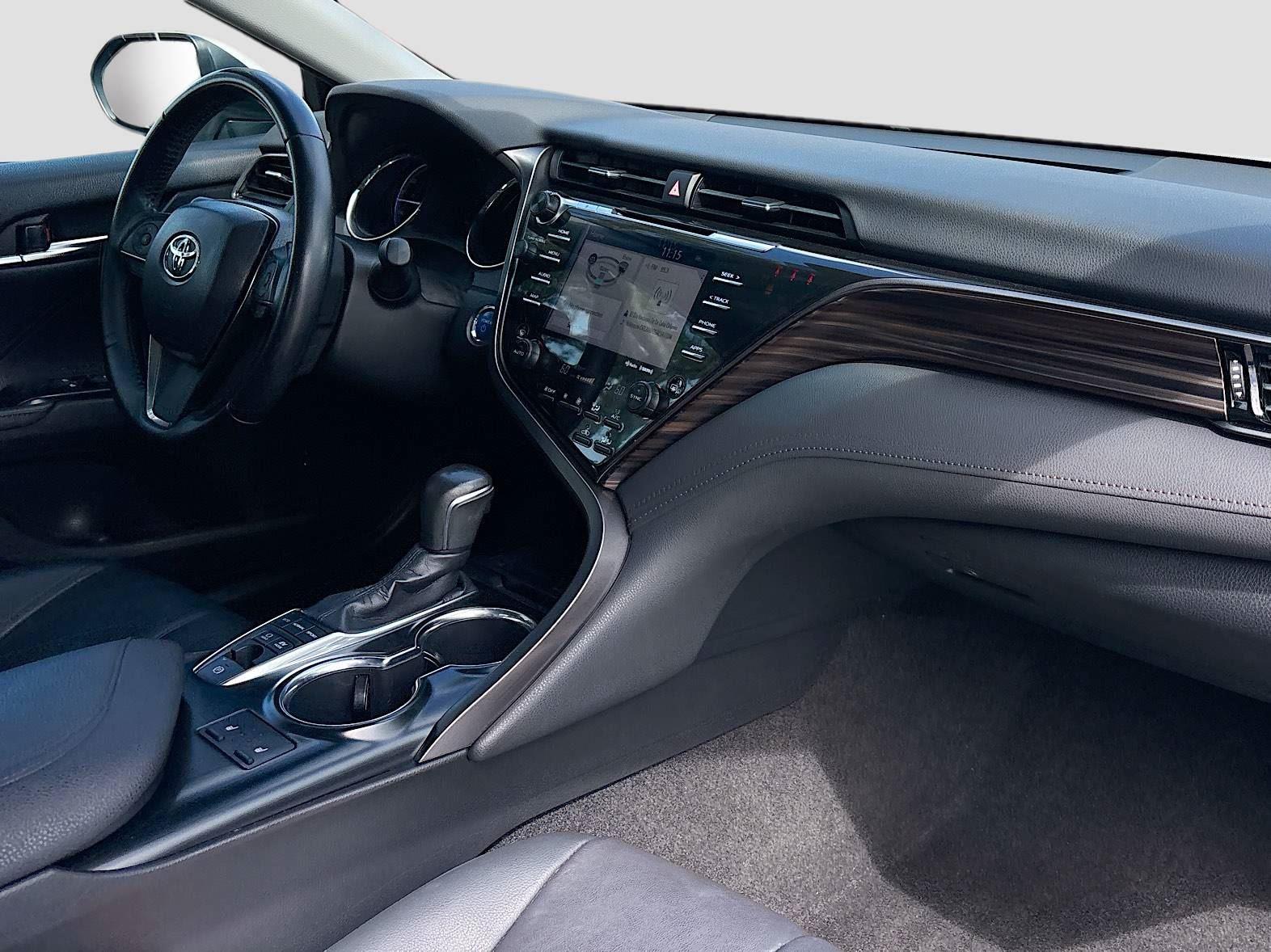2019 Toyota Camry Hybrid XLE
