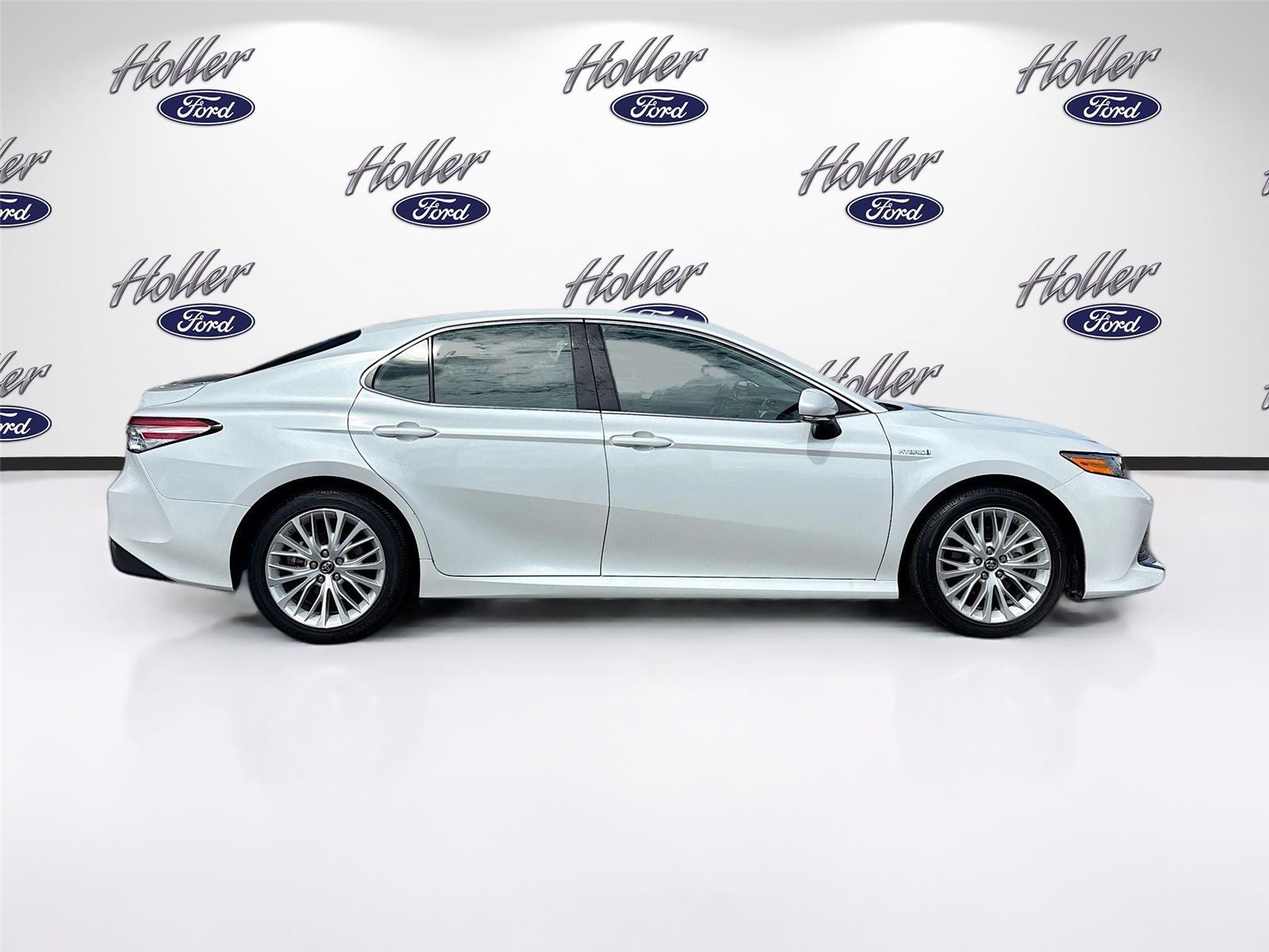 2019 Toyota Camry Hybrid XLE
