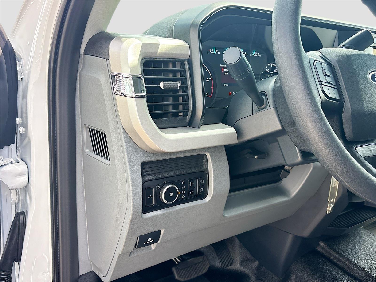 2026 Ford Super Duty F-350 SRW XLT