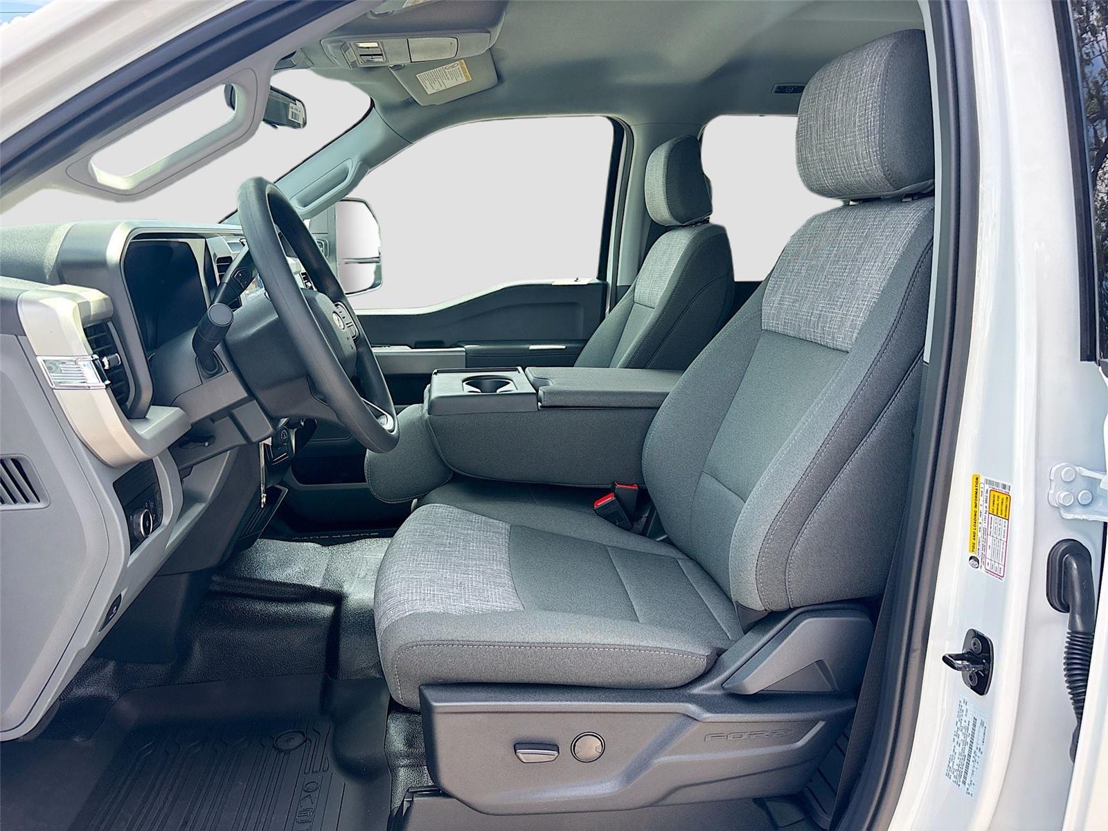 2026 Ford Super Duty F-350 SRW XLT