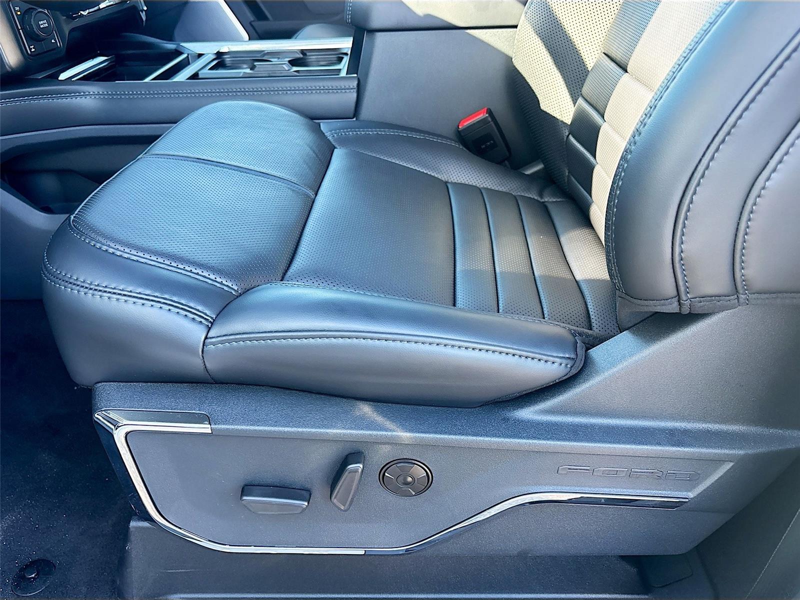 2026 Ford Super Duty F-350 SRW Platinum