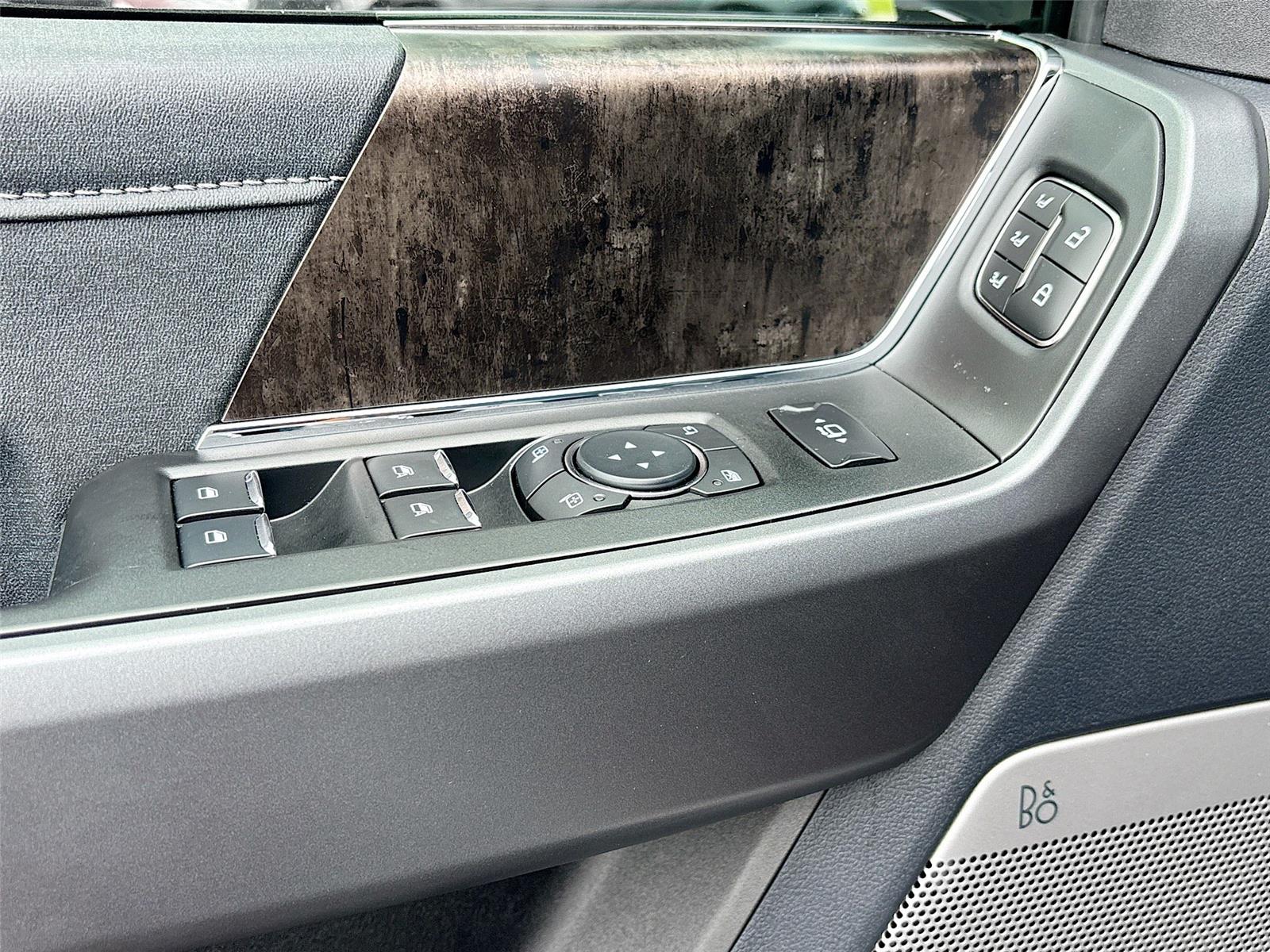 2025 Ford Super Duty F-250 LARIAT SRW Black Widow