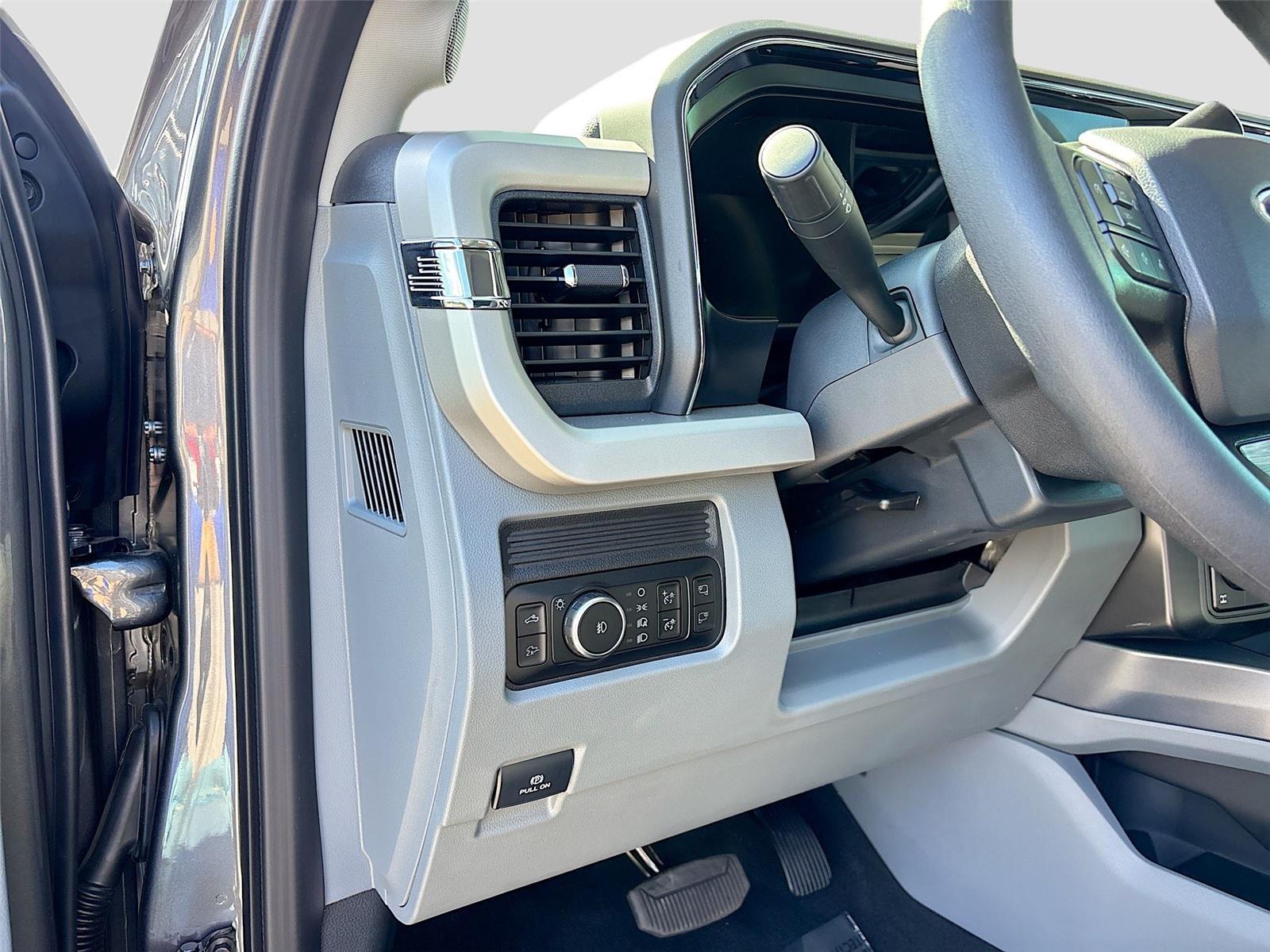 2026 Ford Super Duty F-250 XLT SRW Black Widow