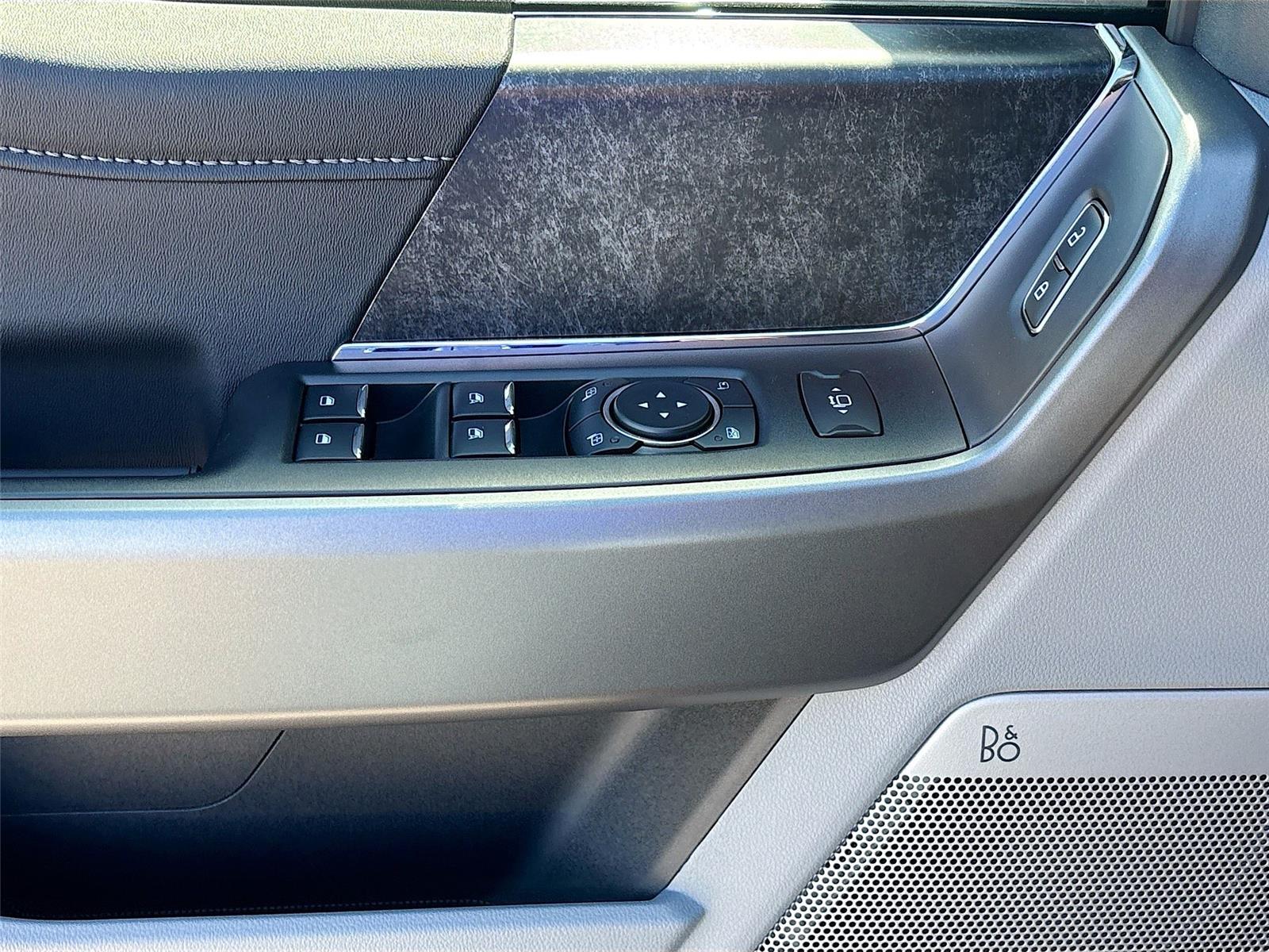 2026 Ford Super Duty F-250 XLT SRW Black Widow