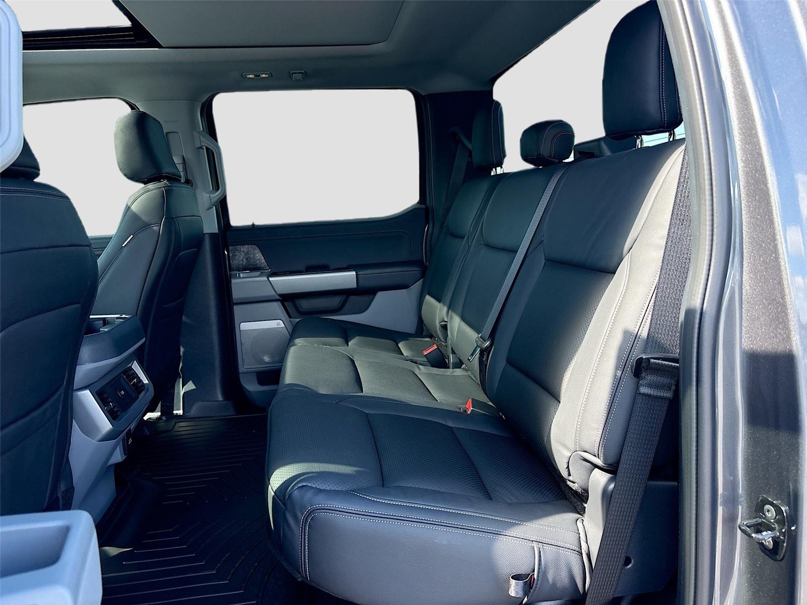 2026 Ford Super Duty F-250 XLT SRW Black Widow