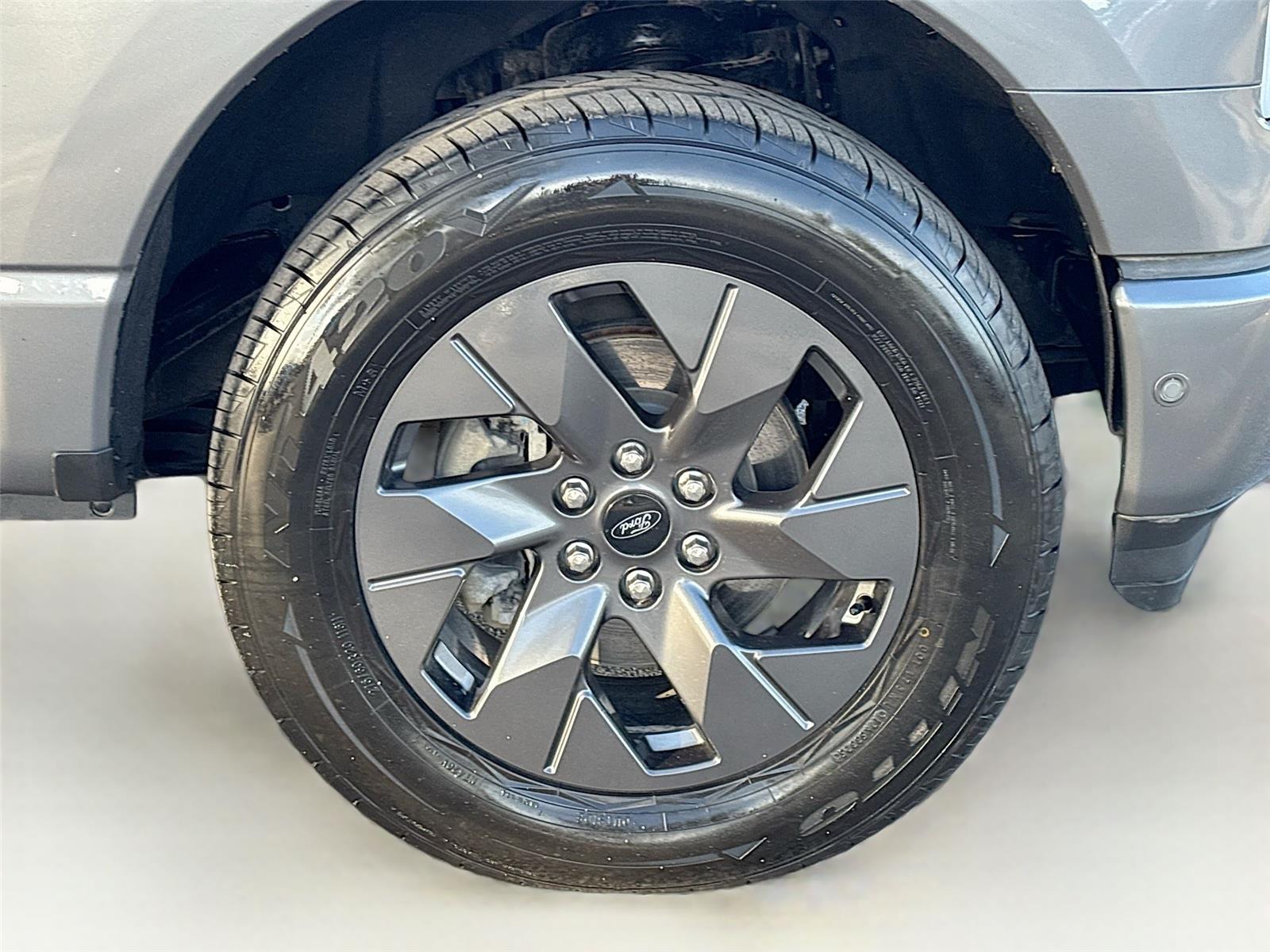 2022 Ford F-150 Lightning LARIAT