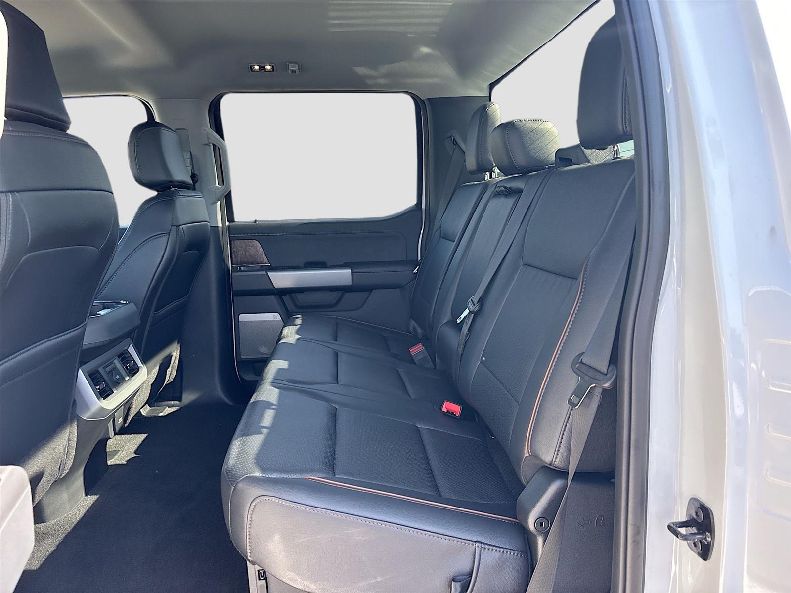 2025 Ford Super Duty F-450 DRW LARIAT