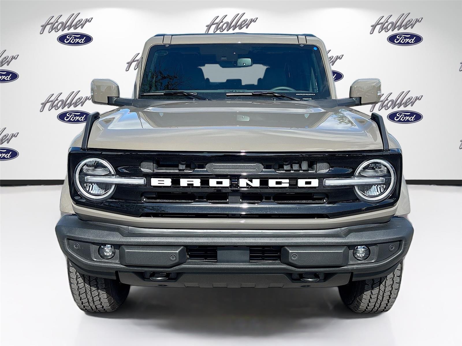 2025 Ford Bronco Outer Banks photo 2
